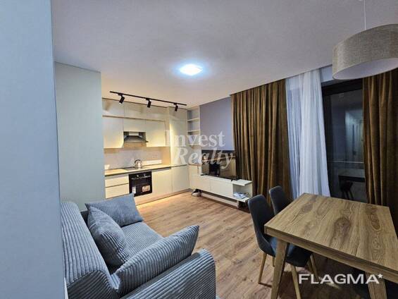 Продается квартира с отдельной спальней на 1й береговой линии