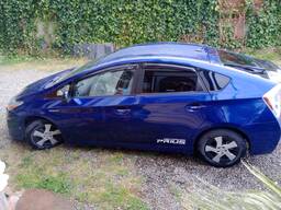 Машина Тойота Приус Гибрид. модель 30