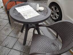 Надор мебели (стол и два стула) из пластмассы