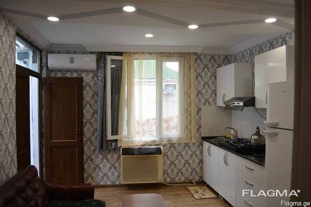 Батуми . собственном доме посуточно сдаётся отдельная двух спальная квартира