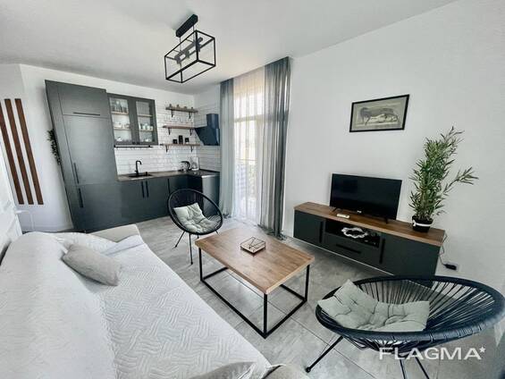 Продается 3-комнатная квартира 75 кв. м за 155000$ в Батуми, ул. Тамар Мепе 1.