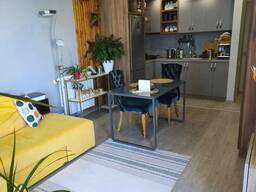 Продается квартира с отдельной спальней на первой линии