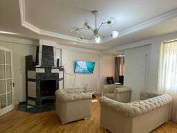 Продаётся трёхкомнатная квартира 93 кв. м в центре Батуми за 135000$ ул. Горгиладзе 42