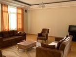 Сдается 5-комнатная квартира, 200 м², Батуми, улица Нико Пиросмани, 16 - фото 1