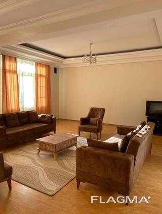 Сдается 5-комнатная квартира, 200 м², Батуми, улица Нико Пиросмани, 16