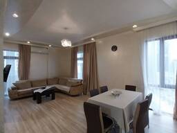 Сдается трехкомнатная квартира 100 кв. м на Багратиони 129 за 600$ в месяц.