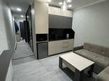 Сдаётся 2-x комнатная квартира 40 кв. м за 550$ в районе нового бульвара на первой линии. - фото 1