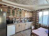 Сдаётся двухэтажный дом 240 кв. м целиком в посёлке Махо за 700$ в месяц. - фото 1