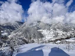 Сдаётся двухэтажный коттедж в горах Аджарии за 400$ в селе Ахалдаба. ID#2084