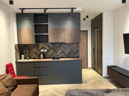 Сдаётся светлая студия за 370 $ в месяц до июня! на Шартава 32