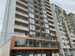 Светлая, теплая квартира в черном каркасе