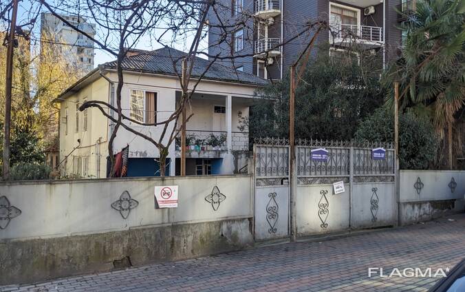 Земельный участок с домом и всеми коммуникациями на ул. Ангиса, Батуми